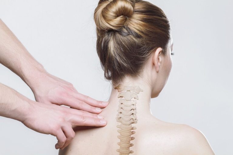 Traitement des douleurs liées à la scoliose par la chiropraxie