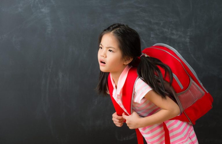 mauvaise posture pendant la période de croissance chez les enfants