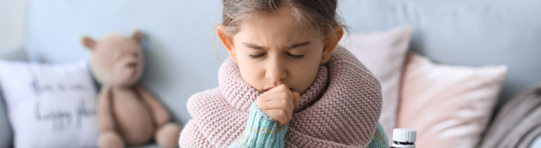 découvrez le rôle de la cortisone dans le traitement de la coqueluche, son efficacité, et les précautions à prendre pour une prise en charge optimale de cette maladie respiratoire.