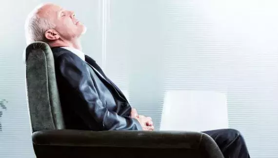 dĂ©couvrez des exercices de sophrologie simples et efficaces pour apaiser le stress au quotidien et retrouver calme et bien-ĂȘtre.